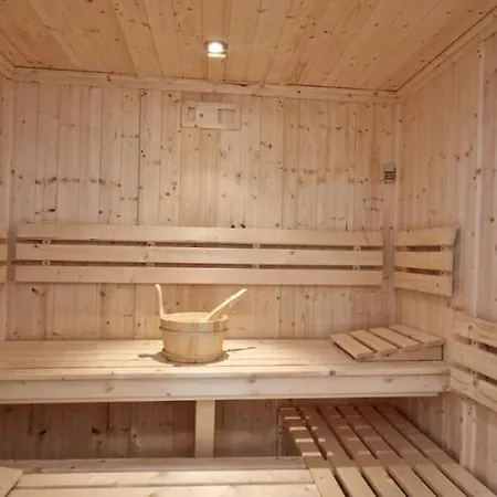 Yasi Hostel