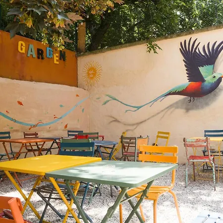 Yasi Hostel