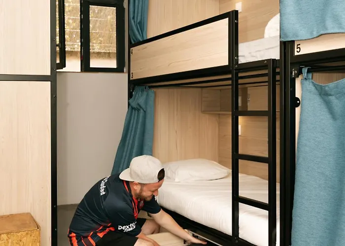 Yasi Hostel
